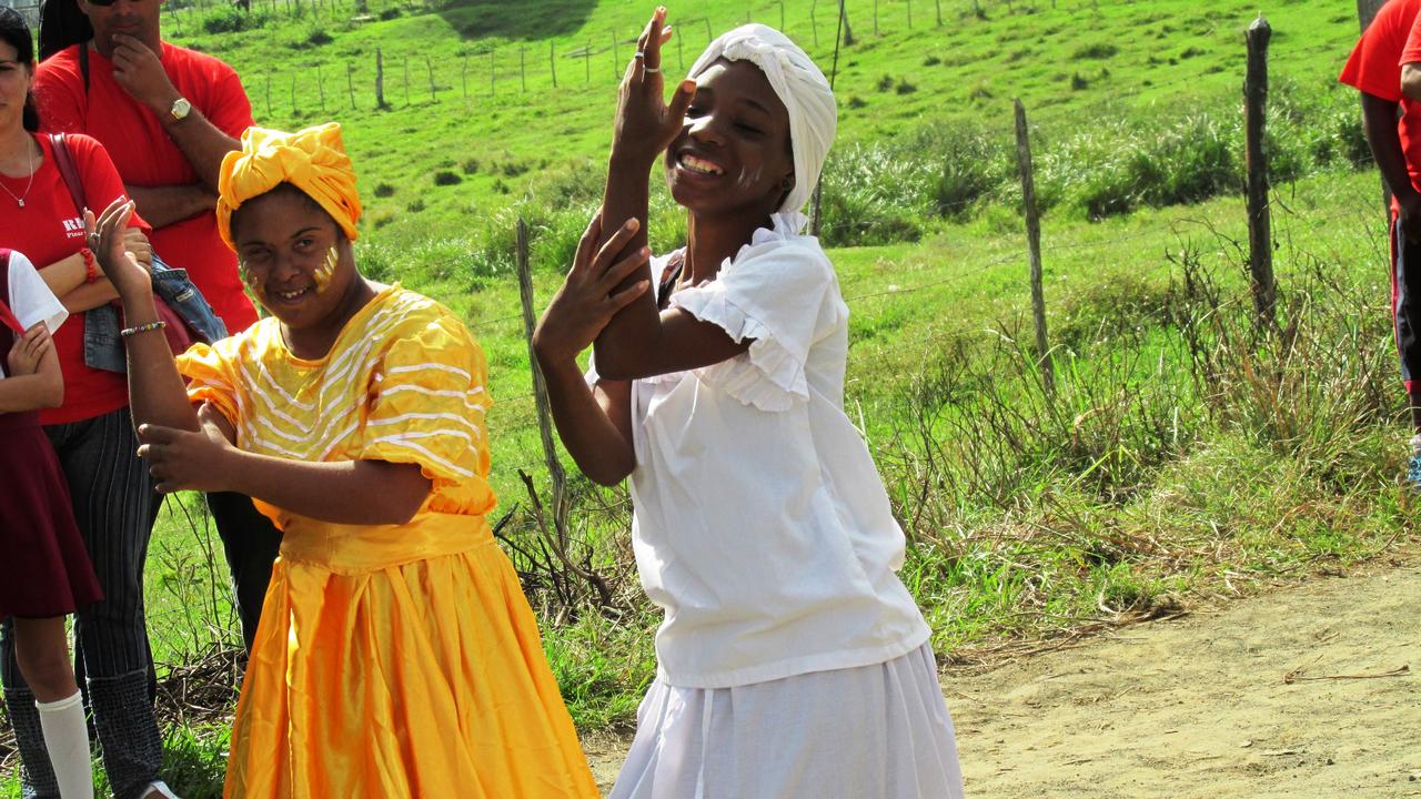 Spectacle organisé dans le cadre du projet en réadaptation à base communautaire à Cuba