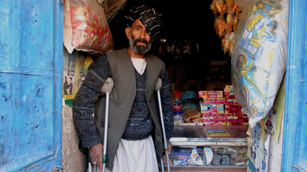 Homme accompagné par HI pour monter son échoppe