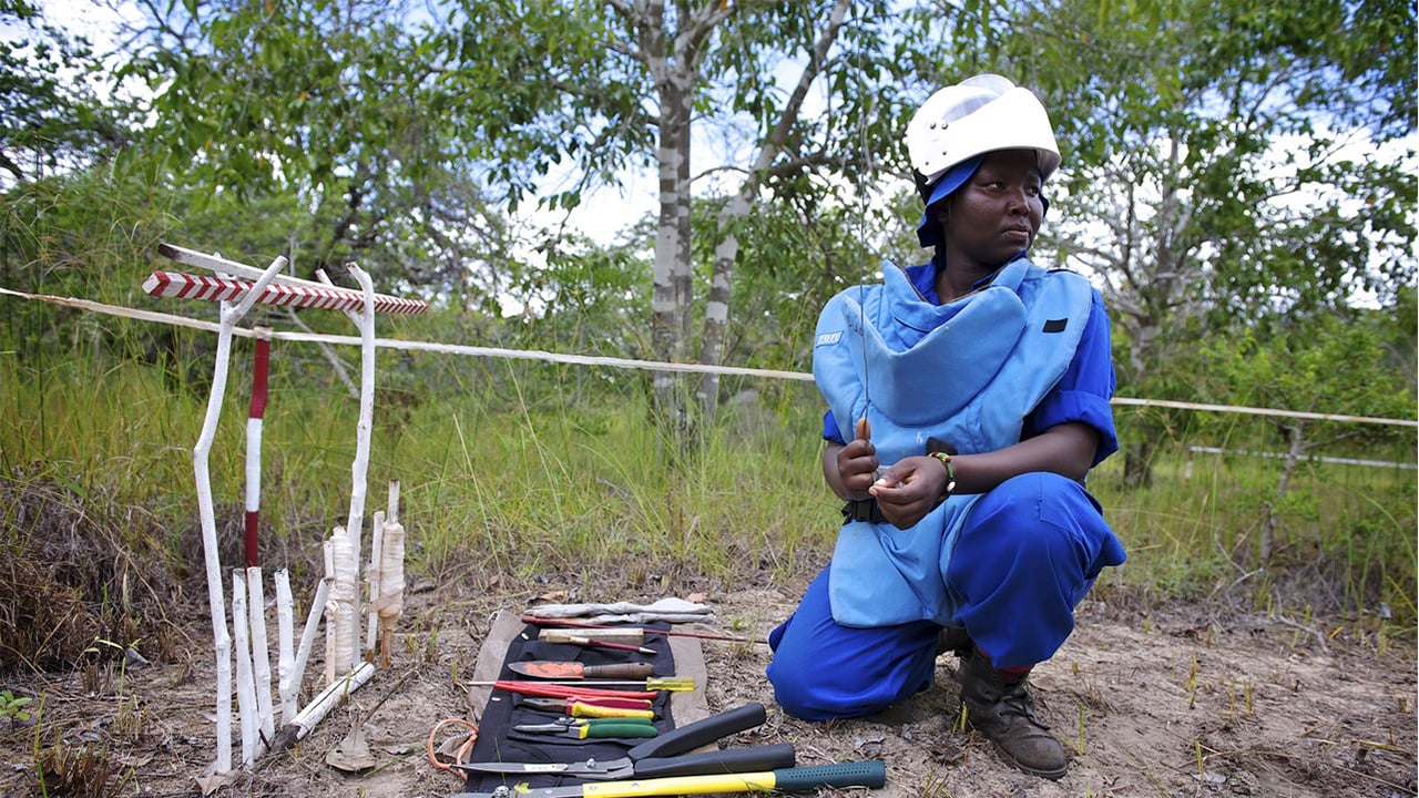 Sarneta, a female deminer, Humanity & Inclusion Mozambique.