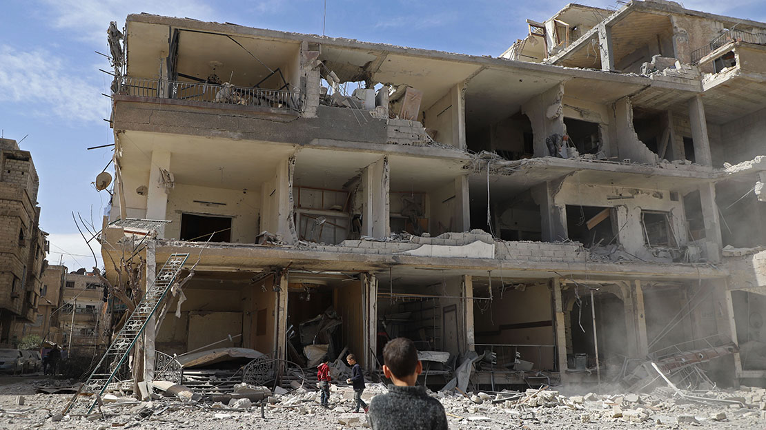 Bombardements en Syrie; }}