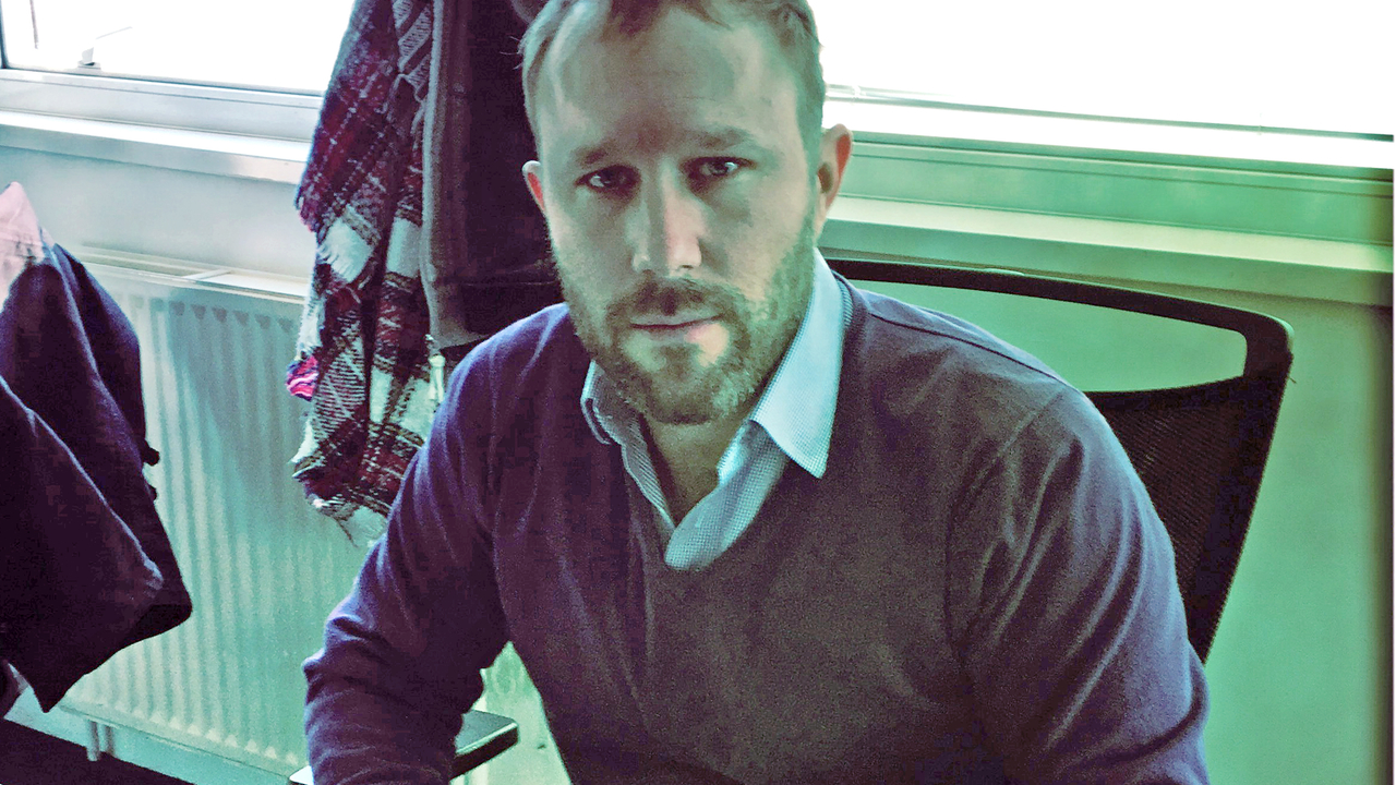 Bijou, démineuse de Handicap International, au cours d’une démonstration des techniques de déminage à Kisangani en RDC Bijou, démineuse de Handicap International, au cours d’une démonstration des techniques de déminage à Kisangani en RDC